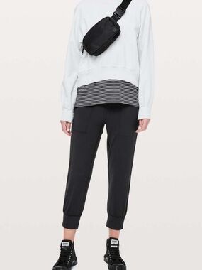 Lululemon Black Align Joggers Cropped 23 Size 6